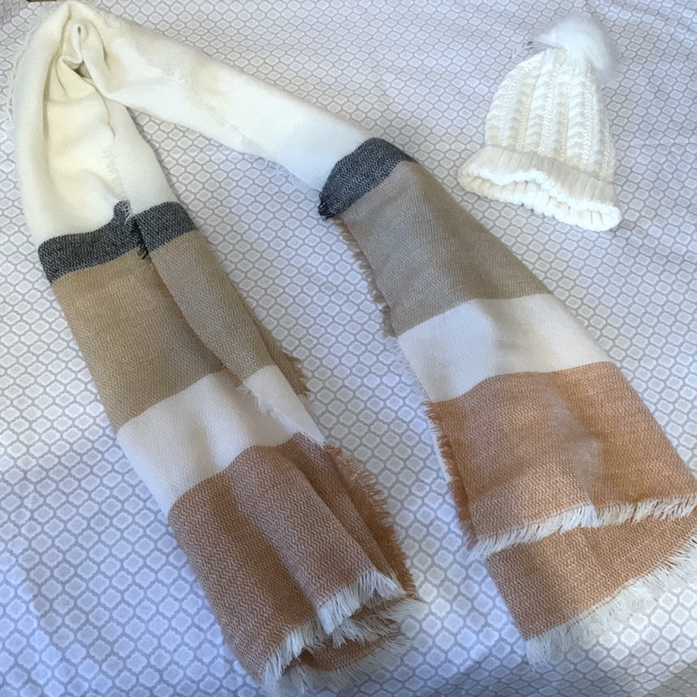 Blanket Scarf with Cable Knit Pom Pom Hat